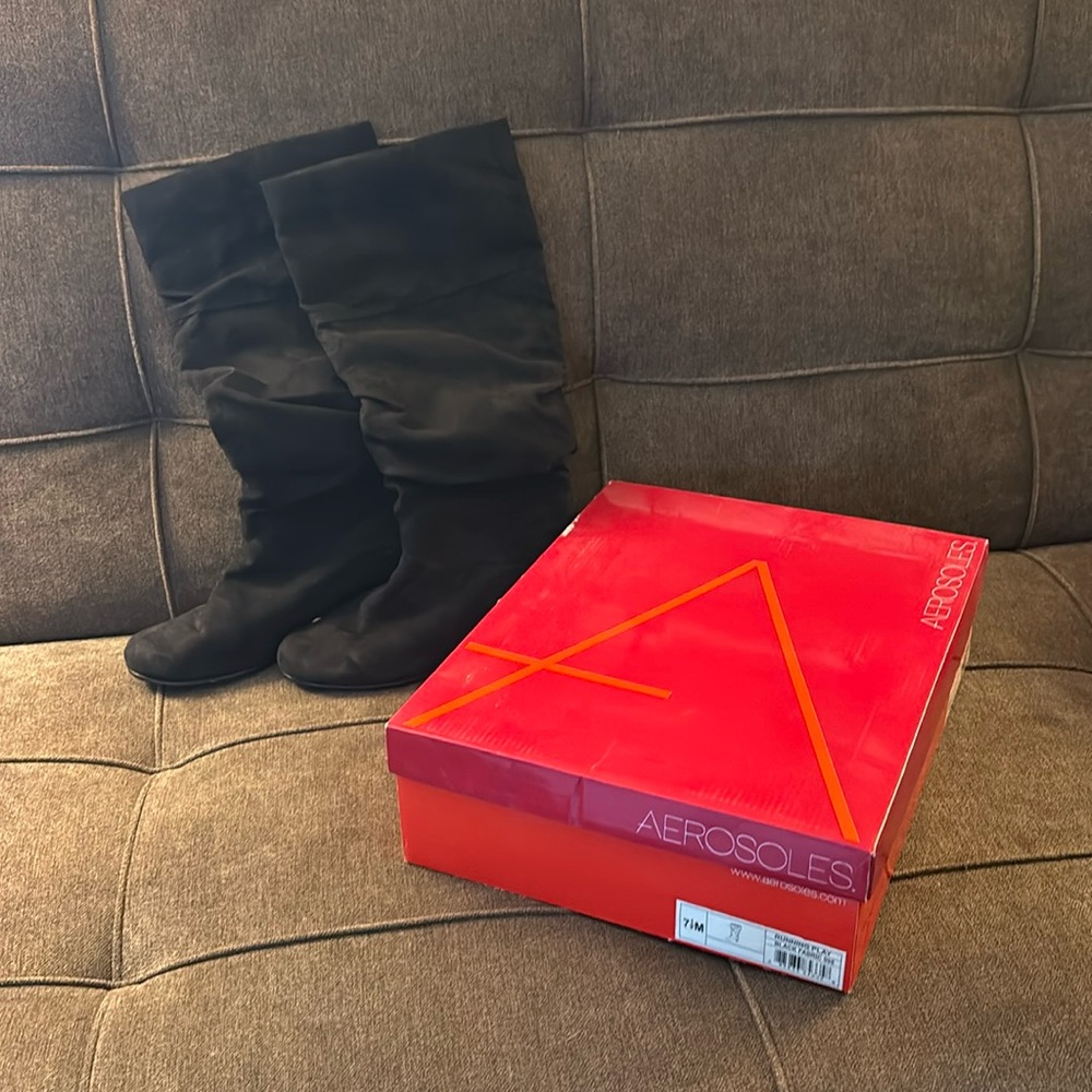 Aerosoles 7.5 black running play heeled boots